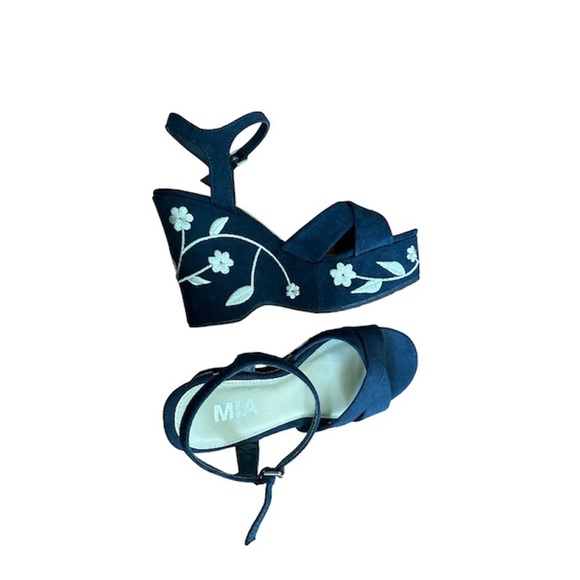 MIA Floral Embroidered Platform Wedge Sandals - Picture 4 of 5